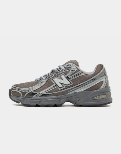 New Balance 740